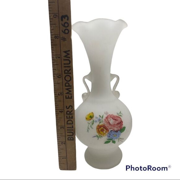 Vintage Beautiful White Satin Glass Floral Vase - Picture 6 of 6